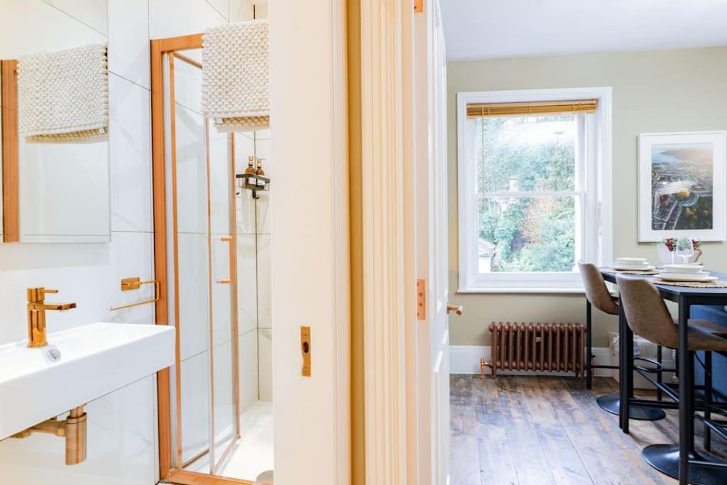 Stunning Boutique Flat In Central Location - Beatrice Bath Exteriör bild