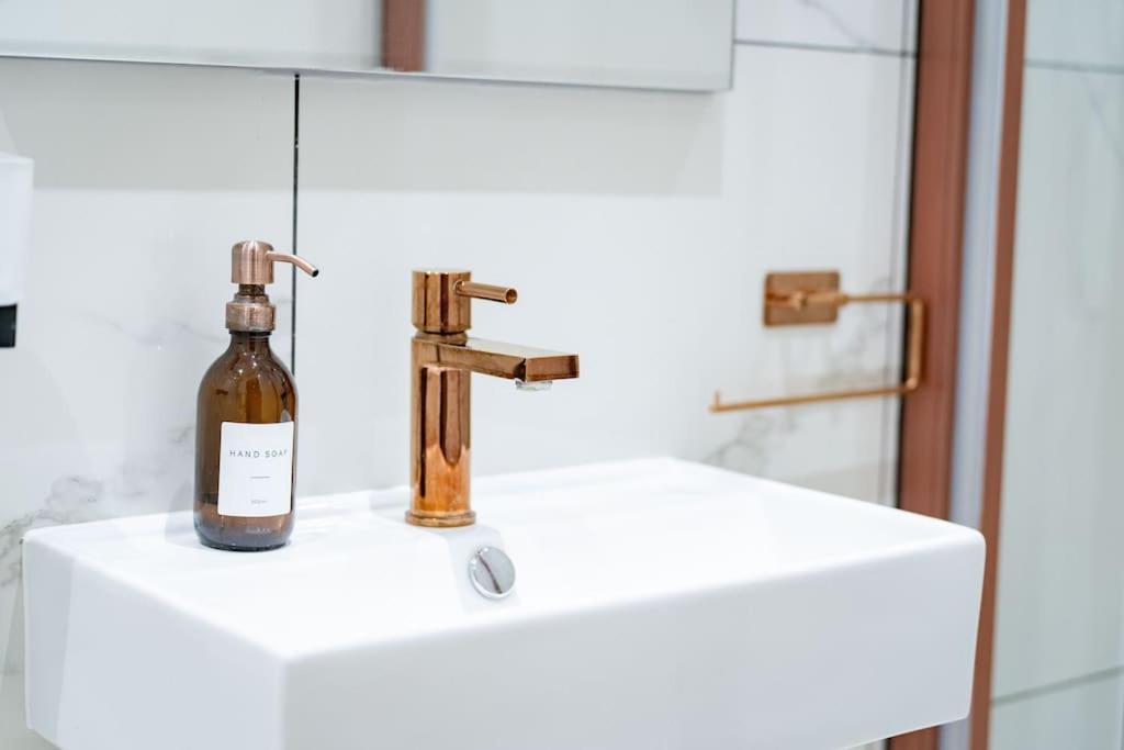 Stunning Boutique Flat In Central Location - Beatrice Bath Exteriör bild